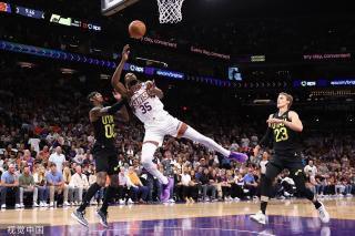 她不仅坚持 她不仅坚持