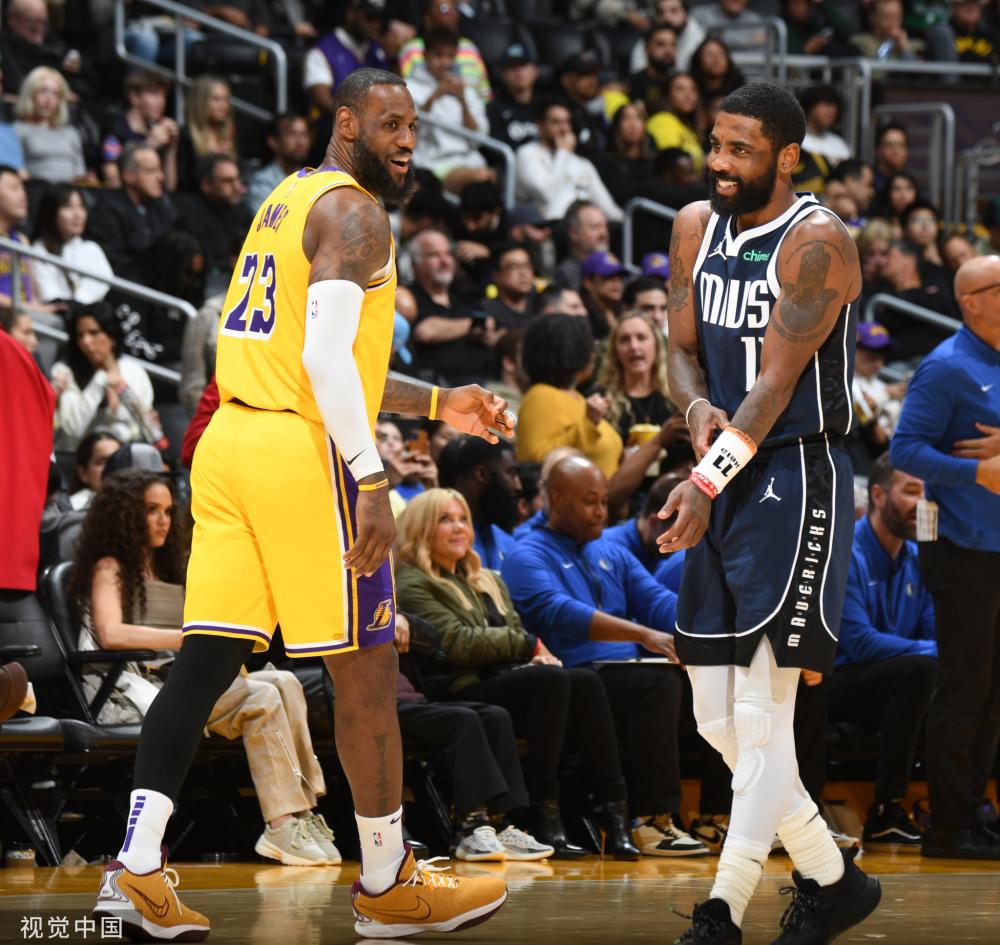 双足对称的 双足对称的